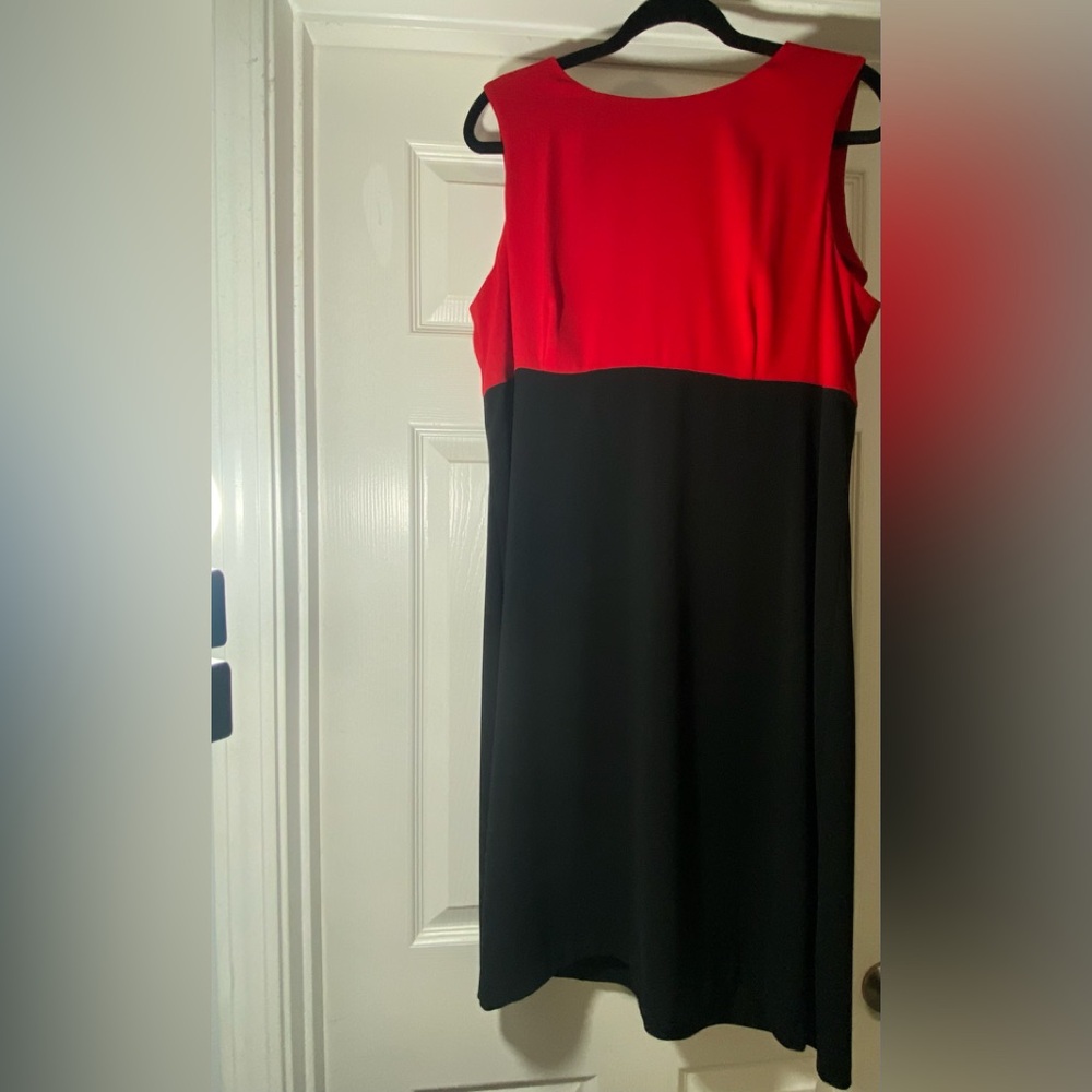 Donna Ricco Red and Black Colorblock Maxi Dress